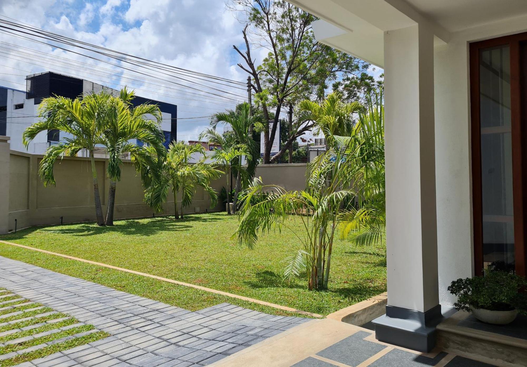 City Oasis 66 Negombo Exterior photo